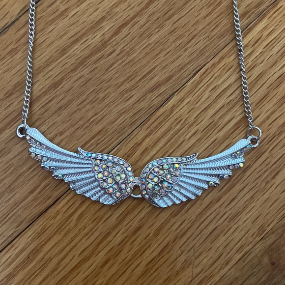 💵3/$20 Bling Wing Necklace - Picture 2 of 11